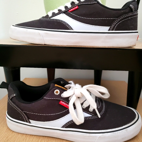 EUC Levi's Naya CT CVS UL XX Sporty Skate kicks (8.5) - Picture 1 of 7